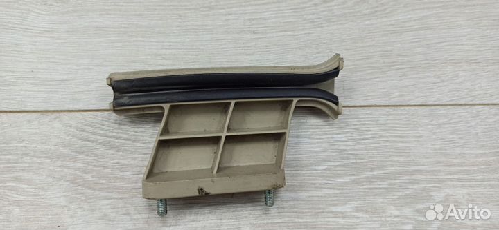 Направляющая стекла Hyundai solaris 2 Прав