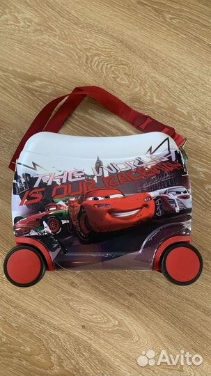 Детский чемодан на колесиках