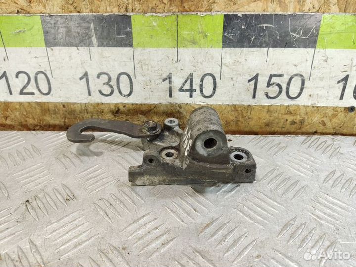 Кронштейн генератора Toyota Corolla e10