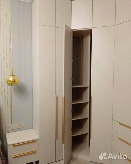 Шкаф распашной угловой