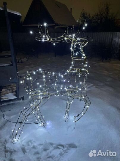 Садовая фигура олень