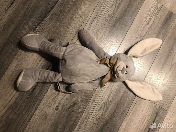 Плюшевый заяц рюкзачок