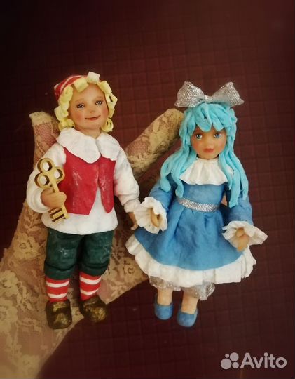 Кукла фарфоровая