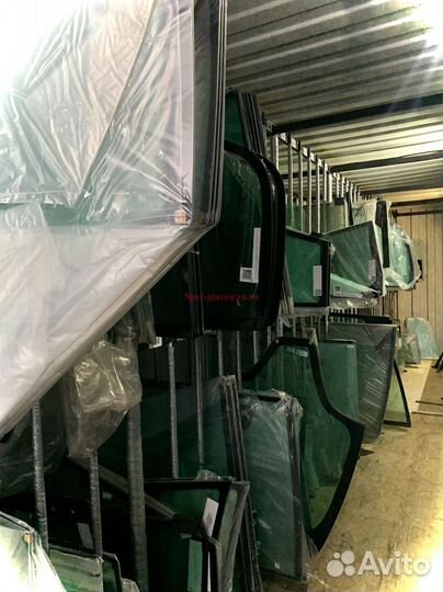 JCB Js 205 lc 2017- cтекло заднее левое