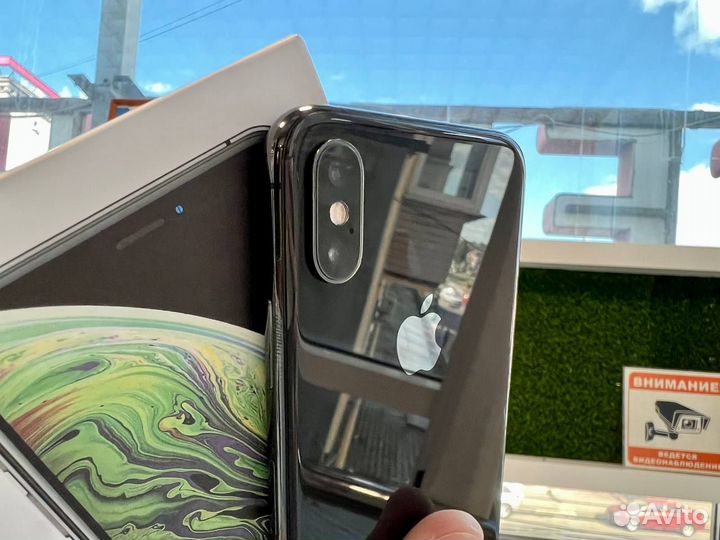 iPhone Xs, 64 ГБ