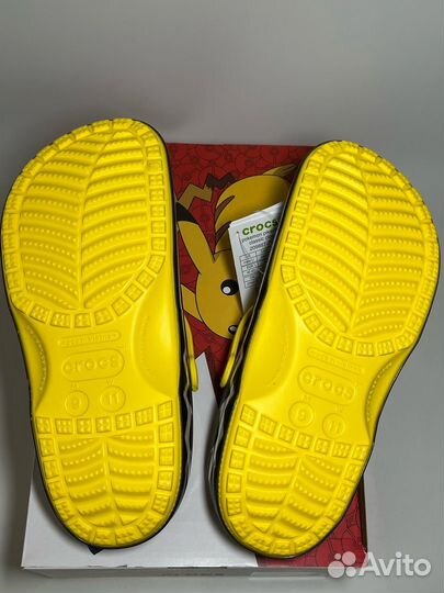 9 US Crocs Pikachu Classic Clog Black / Yellow