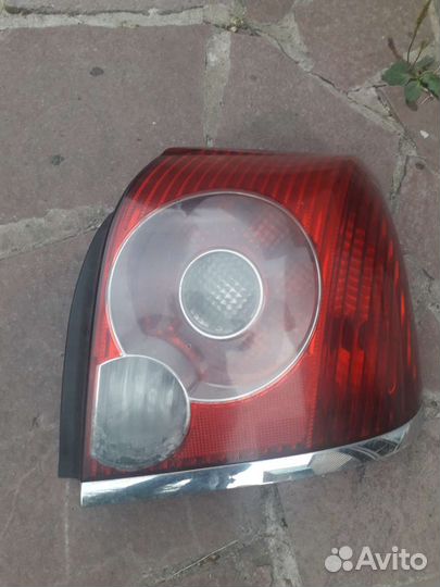 Фара задняя правая на тойоту Авенсис