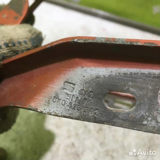 Петля капота левая Сеат Кордоба