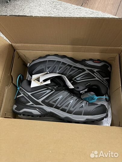 Кроссовки, женские вещи, бронь Дмитрий