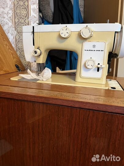 Швейная машинка чайка 142м