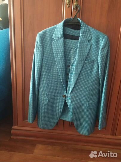 Костюм-тройка