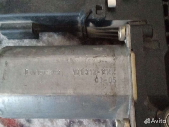 Мотор стеклоподъемника правый шкода актавиа U1