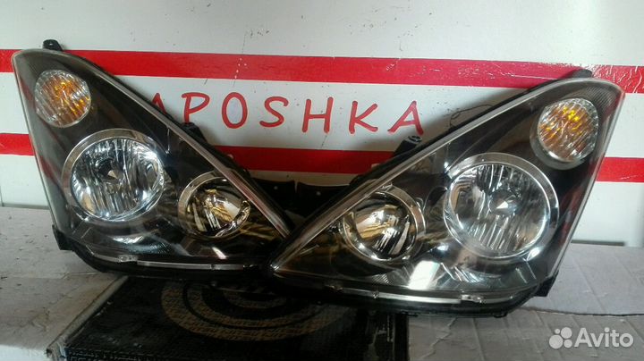 Фара тойота виш правая и левая