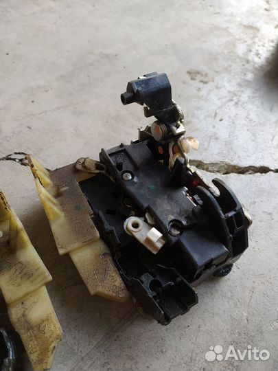 Замок двери Renault Duster I (2010–2015)