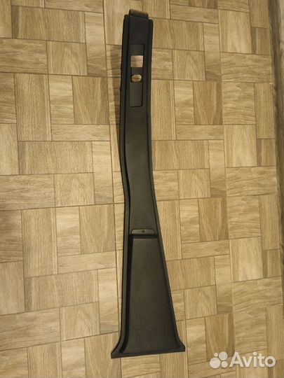 Облицовка внутрен. центральной стойки Audi 200 C3