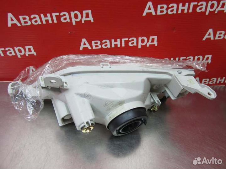 Фара правая Toyota Carina T210 98-01