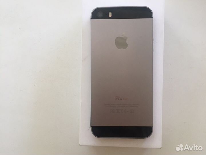 Телефон iPhone 5s