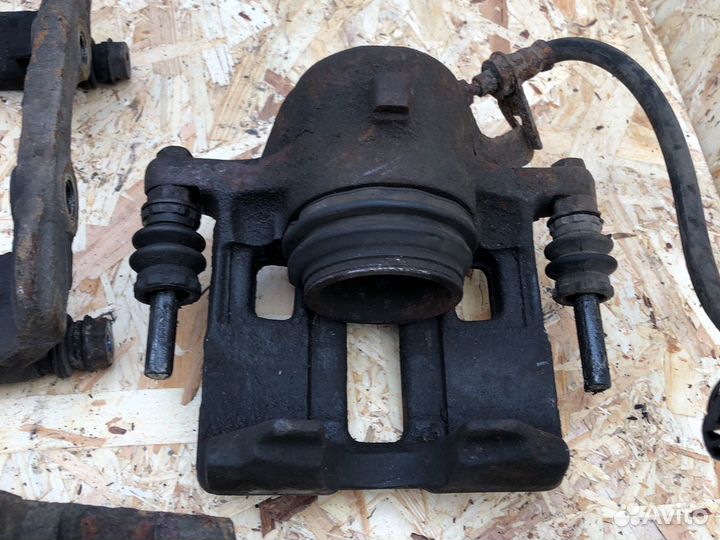 Суппорт передний задний Пежо 406 Peugeot 406