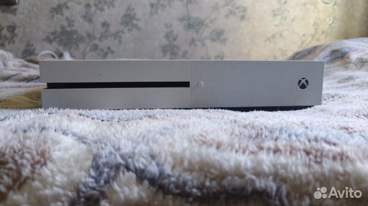 Xbox one s 2 геймпада 1tb