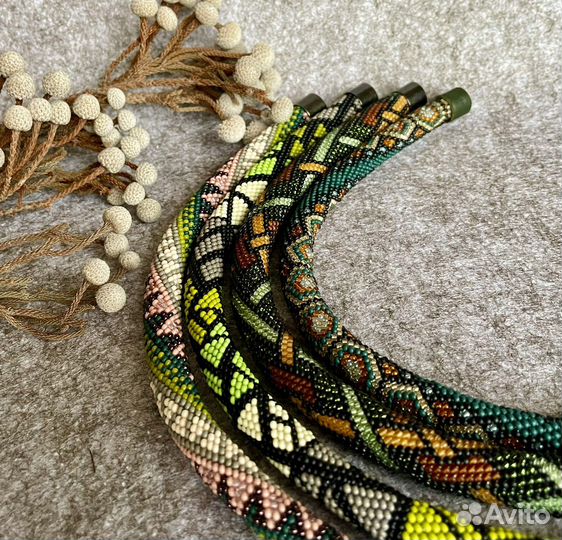 Жгуты-колье, браслеты из бисера