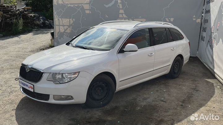 Суппорт тормозной задний правый Skoda Superb (3T)