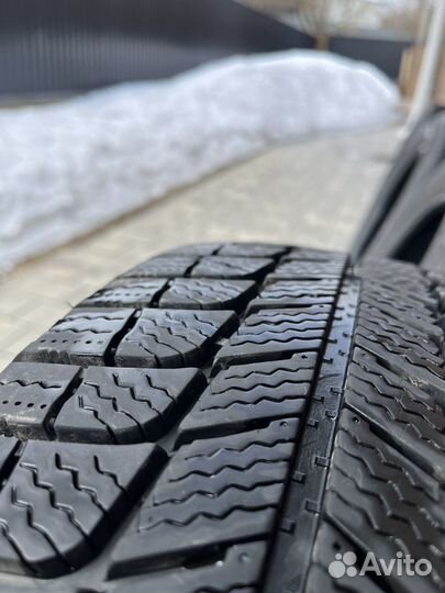 Michelin X-Ice 3 215/65 R17