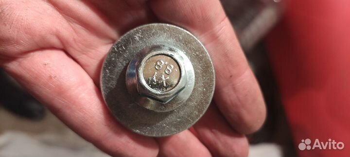 Болт шруса/болт ступицы volvo Новый