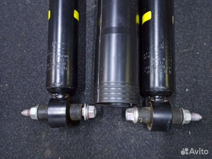 Задние амортизаторы Toyota Corolla 180