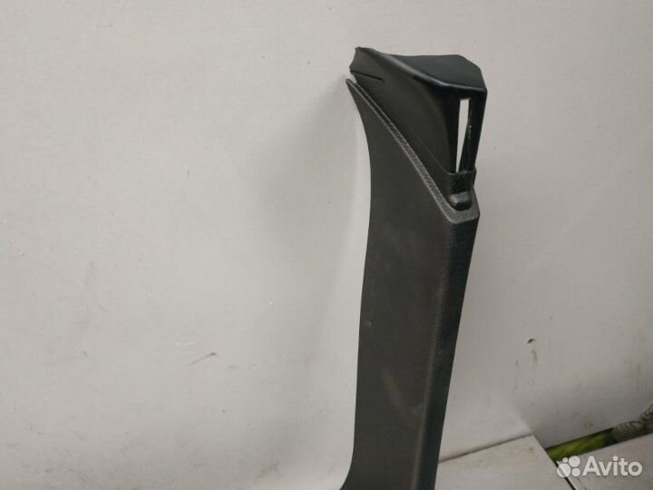 Обшивка двери багажника Jeep Grand Cherokee WK2