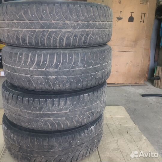 Bridgestone Ice Cruiser 7000 225/65 R17 106T
