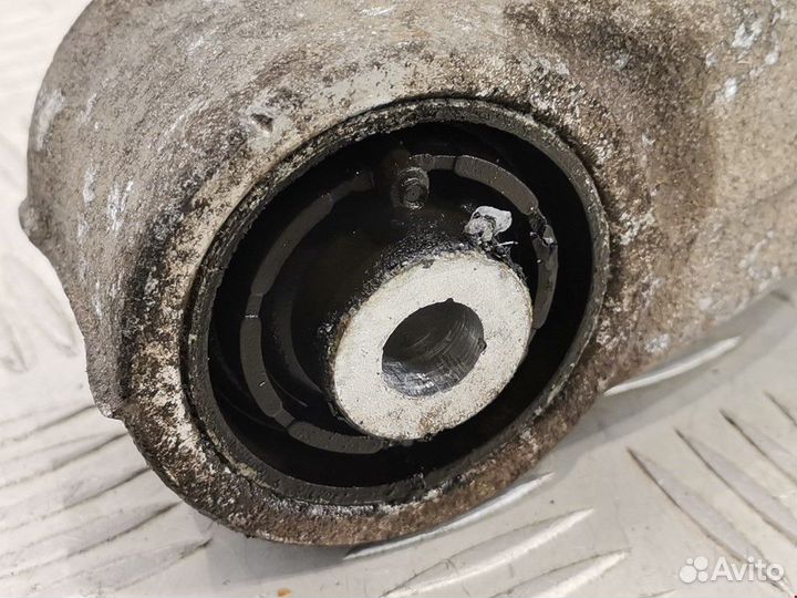 Рычаг задний правый Audi A4 B7 2008 8K0505312J