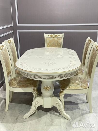 Стол и стулья