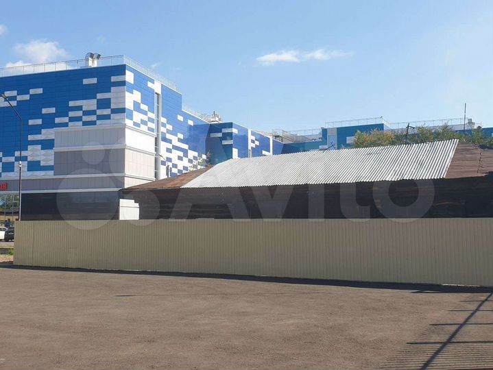 Нежилое здание с земельным участком в центре город