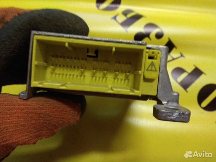 Блок управления AIR BAG SRS Toyota Camry 50