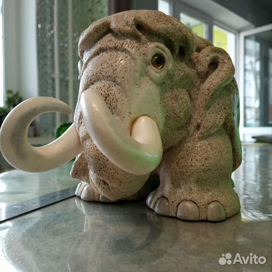 Фигура мамонта из кости