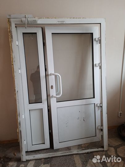 Дверь входная двухстворчатая алюминиевая