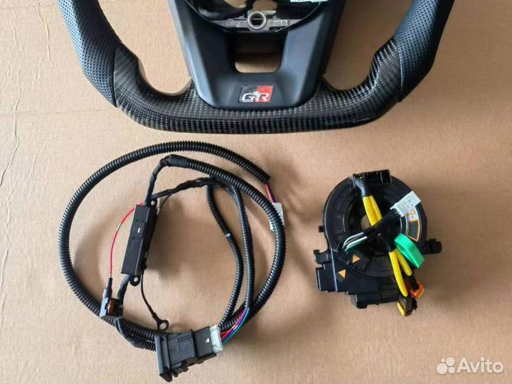 Руль с подогревом стиль TLC 300 карбон перфорация