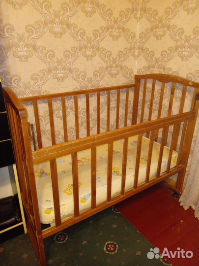 Отдам кроватку, матрас, ванначку, горшок