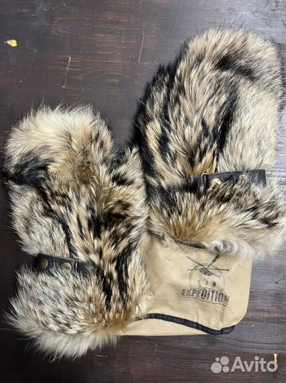 Варежки и шапка меховые