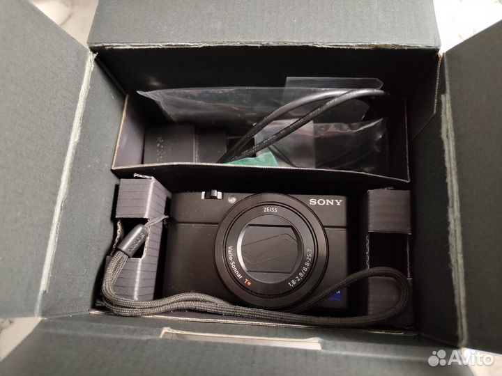 Фотоаппарат Sony DSC-RX100M3
