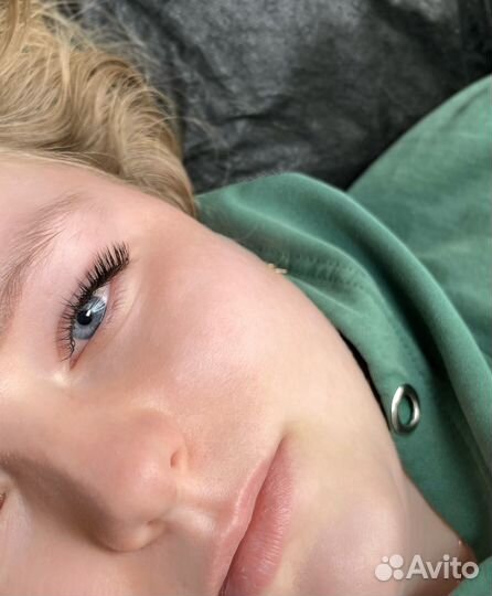 Модель на наращивание ресниц