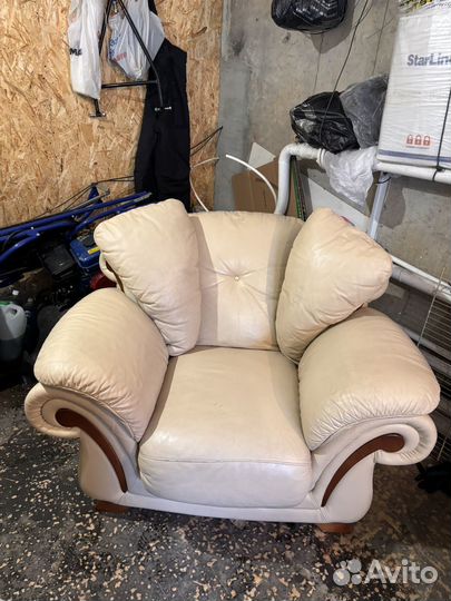 Кресло кожаное