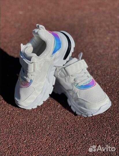 Кроссовки для девочки