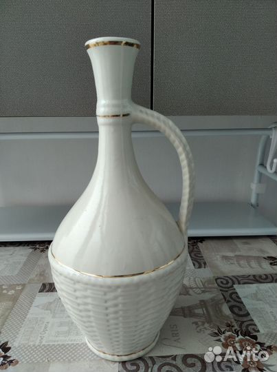 Графин и кувшины