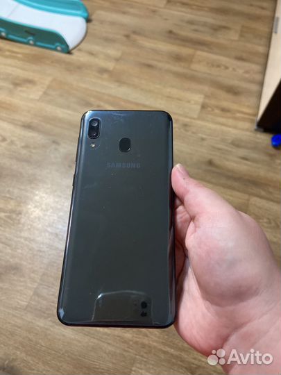 Samsung Galaxy A20, 3/32 ГБ