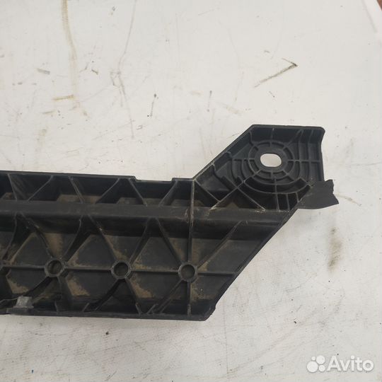 Кронштейн переднего бампера центральный Renault T