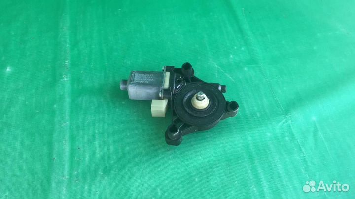 Моторчик стеклоподъемника перед левого Audi A3 V8