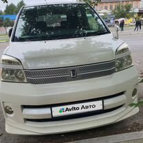 Toyota Voxy 2.0 CVT, 2006, 133 343 км, с пробегом, цена 745 000 руб.