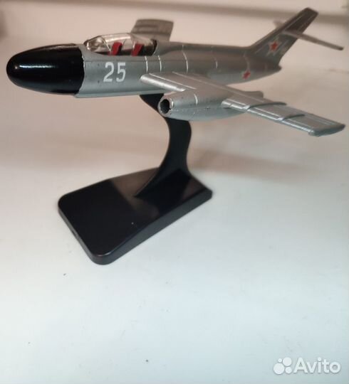 Модель самолёта Як-25 1:120