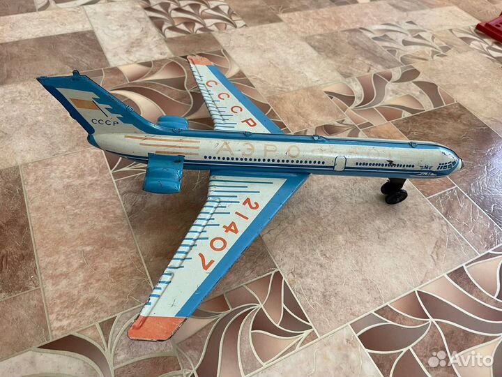 Игрушка самолёт ил-62 советский